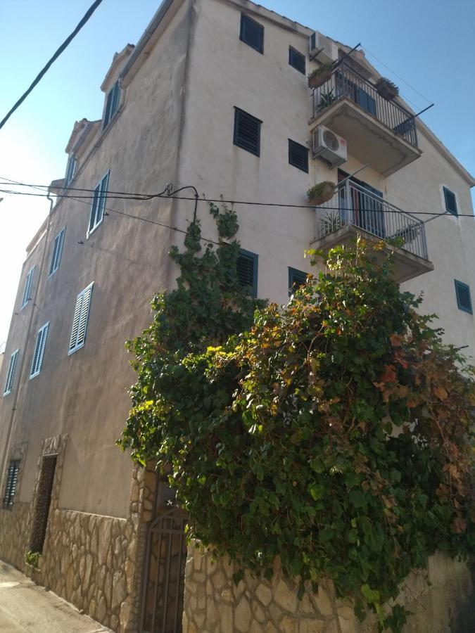 Apartments Maja I Mate Sućuraj 外观 照片
